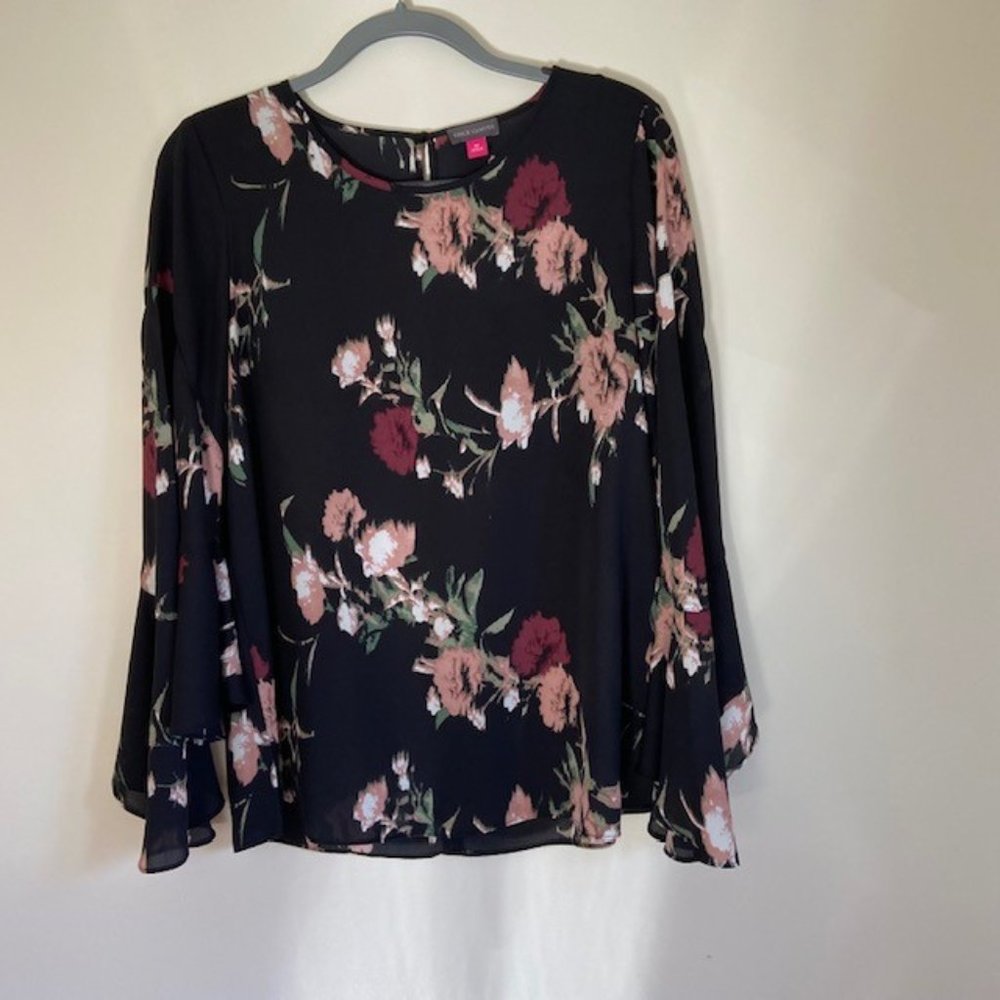 Vince Camuto Fluted Sleeve Top Size M